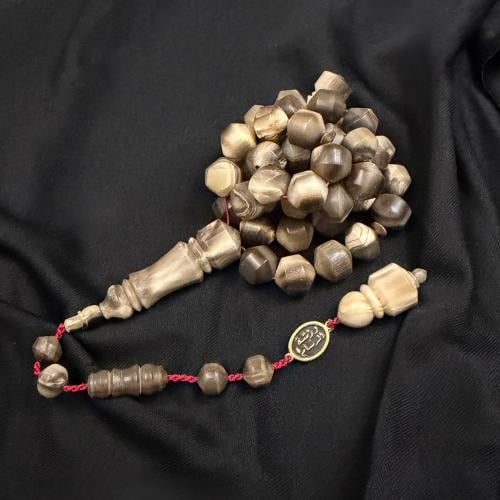 Natural buffalo horn.. Carving workshop of the painter.. (45) bead.. bead size (11*11)