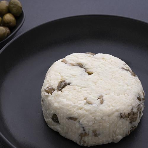 اللبنة مع الزيتون