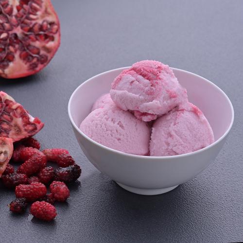 جيلاتوالرمان والتوت