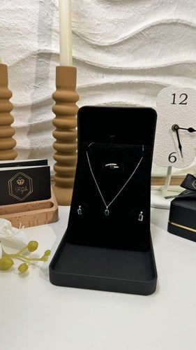 طقم اخضر