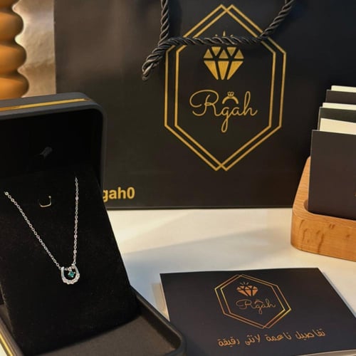 عقد اخضر