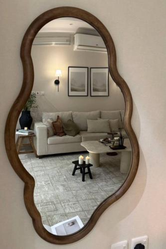 مرايا جدارية خشب طبيعي