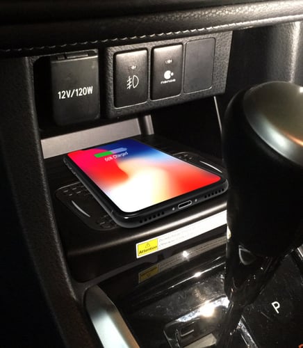 شاحن لاسلكي كورولا 2014-2019