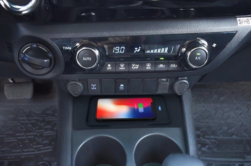 شاحن لاسلكي هايلوكس 2016-2022