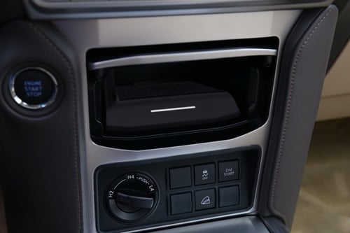 شاحن لاسلكي برادو 2018+