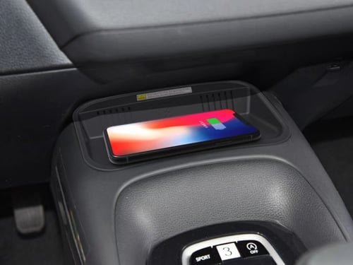 شاحن لاسلكي كورولا 2020+