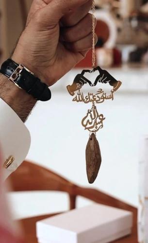 زين سيارتك في تعليقة بالاسم