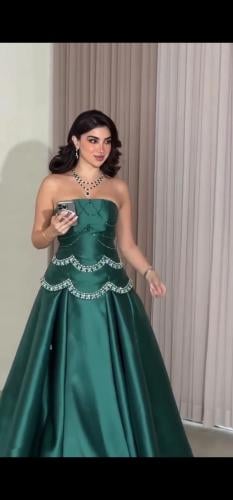 فستان أخضر تفته