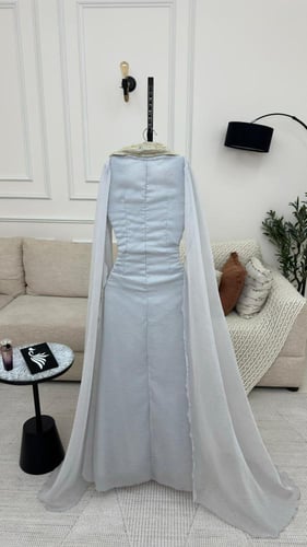 فستان فضي انيق