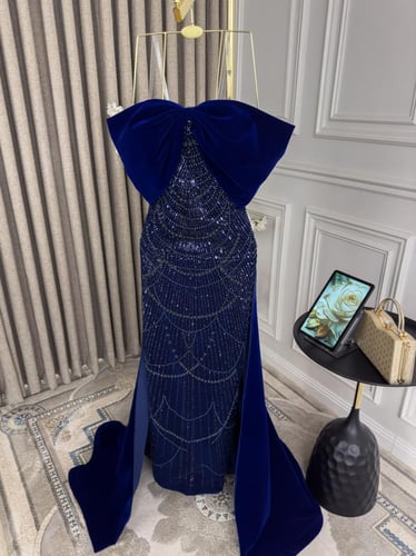 فستان كحلي ذيل مخمل