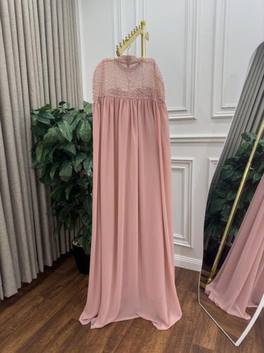 فستان منيفه