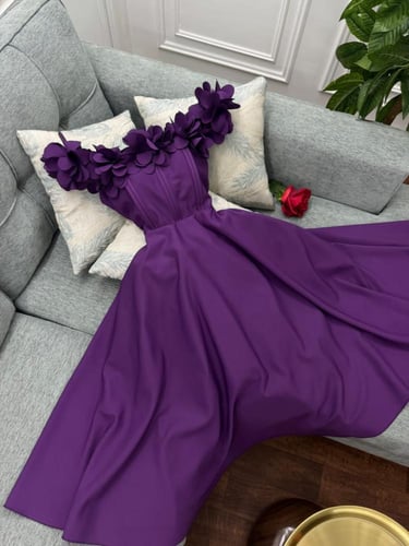 فستان ابيض للسن المحير