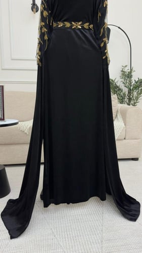 فستان اسود تطريز خرز ذهبي