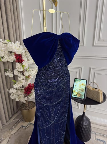 فستان كحلي ذيل مخمل