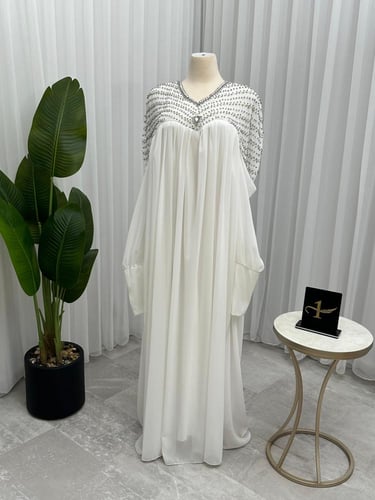 جلابيه راقيه بلون الابيض