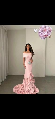 فستان لحمي مرود