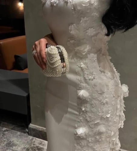 فستان الورد الأبيض الساحر