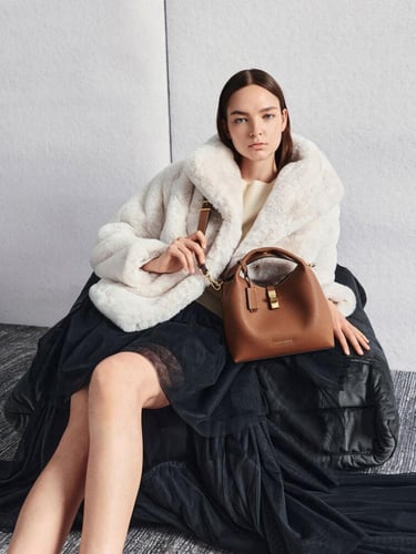 شنطة تشانس - بني شوكلاته