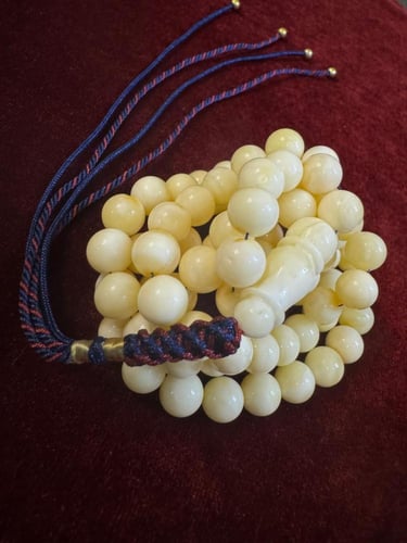 كهرمان طبيعي فرز مميز. كريمي سوبر مبرقع بياض ناعم