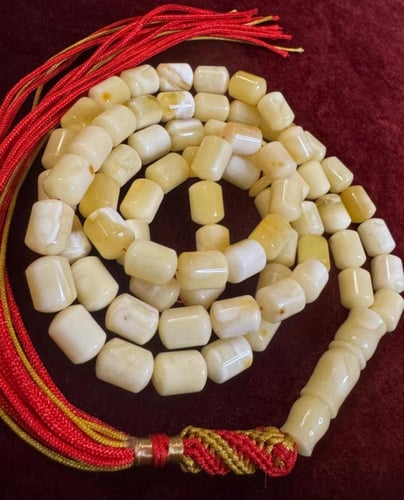 كهرمان طبيعي فرز ناعم جميل زبدة باليد الشكل صندوقي