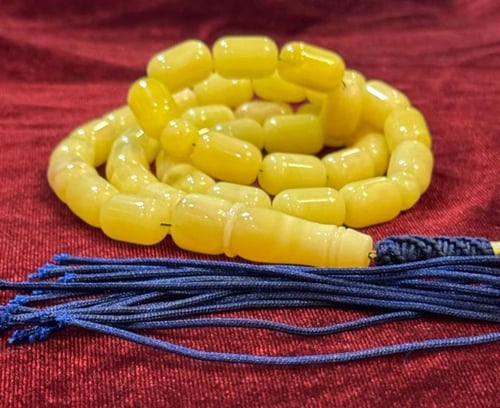 كهرب طبيعي فرز مبرقع بياض جميل جدًا زبدة باليد الش...