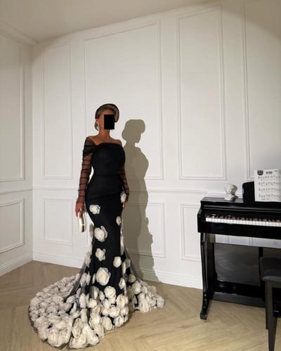 فستان اسود تل علا ورد ابيض /Mair Fashion