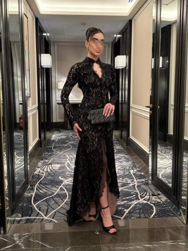 فستان دانتيل أسود بطانه بلون بيج ناعمه من Mair Fas...