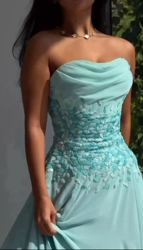 فستان سهرة بلون السماء قماش الجورجيت المطرز ، شال...