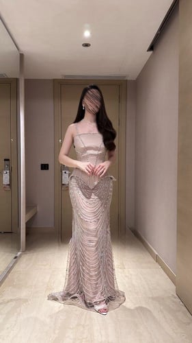 فستان منى الأنيقة