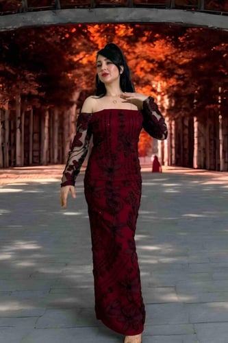 فستان سهرة بلون العودي مع كلفة موردة فااخرة وأكمام...