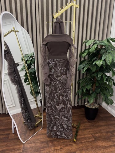 فستان بني باربي كطرز