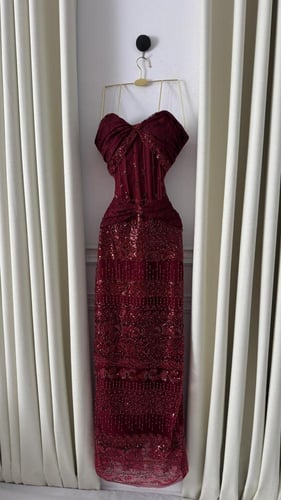 فستان عودي تل مطرز بخرز دانتيل فاخر من Mair Fashio...