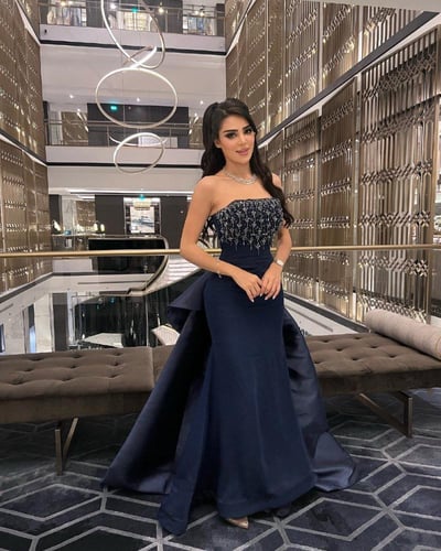 فستان كحلي تطريز صدر علي ذيل