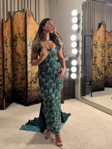 فستان سهرة أخضر زمردي مطرز يدويًا بفخامة ملكية من...