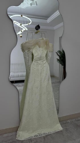 فستان سهره سكري خامه جبير بطانه باربي ناعمه من mia...