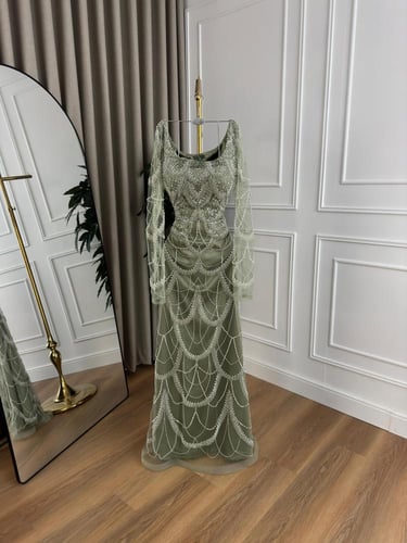 فستان سهره بكلفه مطرزة وبطانه من قماش التفته استرت...