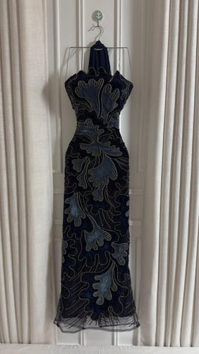 فستان سهره قطيفه تطريز شال جورجيت راااااقي من miar...