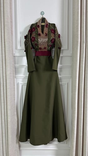 فستان سهره باربي تطريزيدوي ورد بارز فاخر من Miar F...