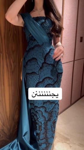 فستان سهره بترولي ممزوج بالترتر والخرز وحبات اللول...