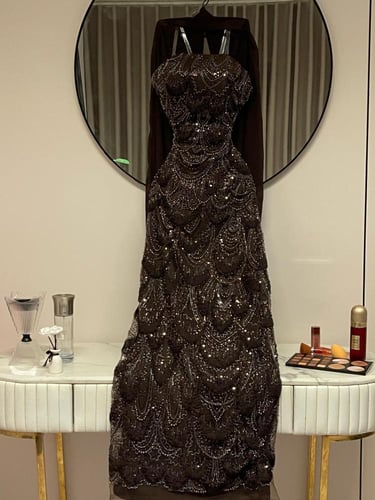 فستان سهره بني مطرز بخرز فاااخر علا دانتيل من miar...