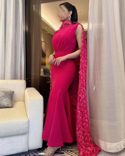 فستان سهرة فوشي كريب وشاح ورود