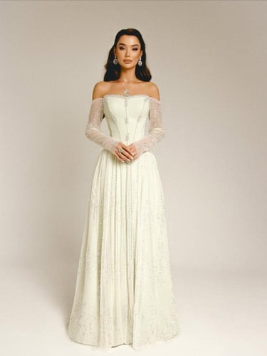 فستان نرمين مطرز بكلفه خرز جميله بطانه باربي ناعمه...