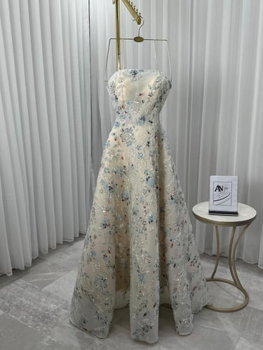 فستان ملكي سهرة عرائسي مطرز وتصميم فاخر