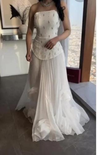 فستان سهره باربي تطريزيدوي اسفل الفستان ورد