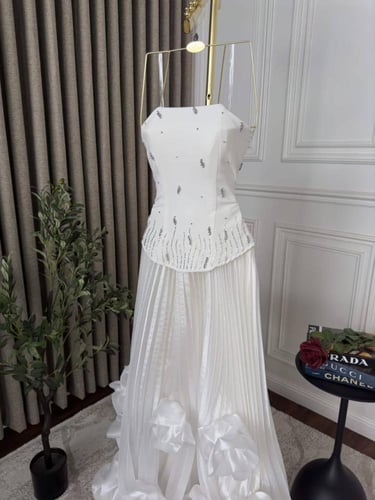 فستان سهره باربي تطريزيدوي اسفل الفستان ورد