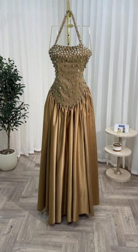 فستان سهره ذهبي تفته تطريز يدوي متقن من ميار فاشن