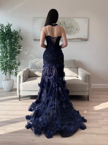 فستان سهره بلون الكحلي بكلفة من قماش التل المورد ا...