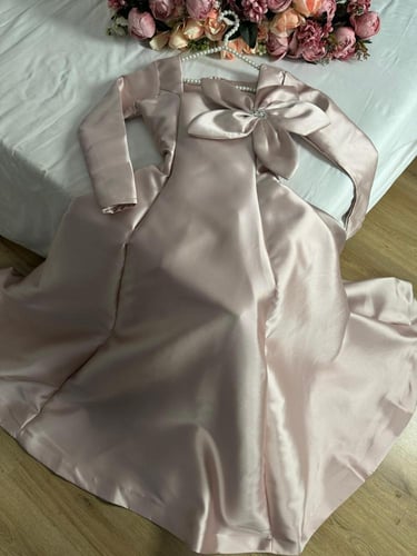 فستان لحمي ميكادوا وردة صدر مطرزة /Mair Fashion