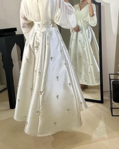 فستان سهرة بتصميم جميل وراقي