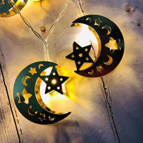 زينة مصابيح على شكل نجوم وقمر